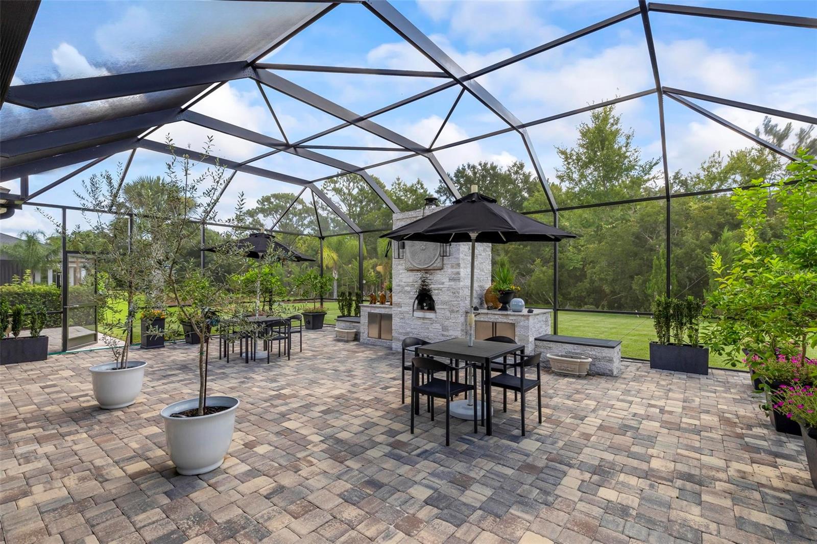 Image 58 of 91 For 215 Willow Oak Way