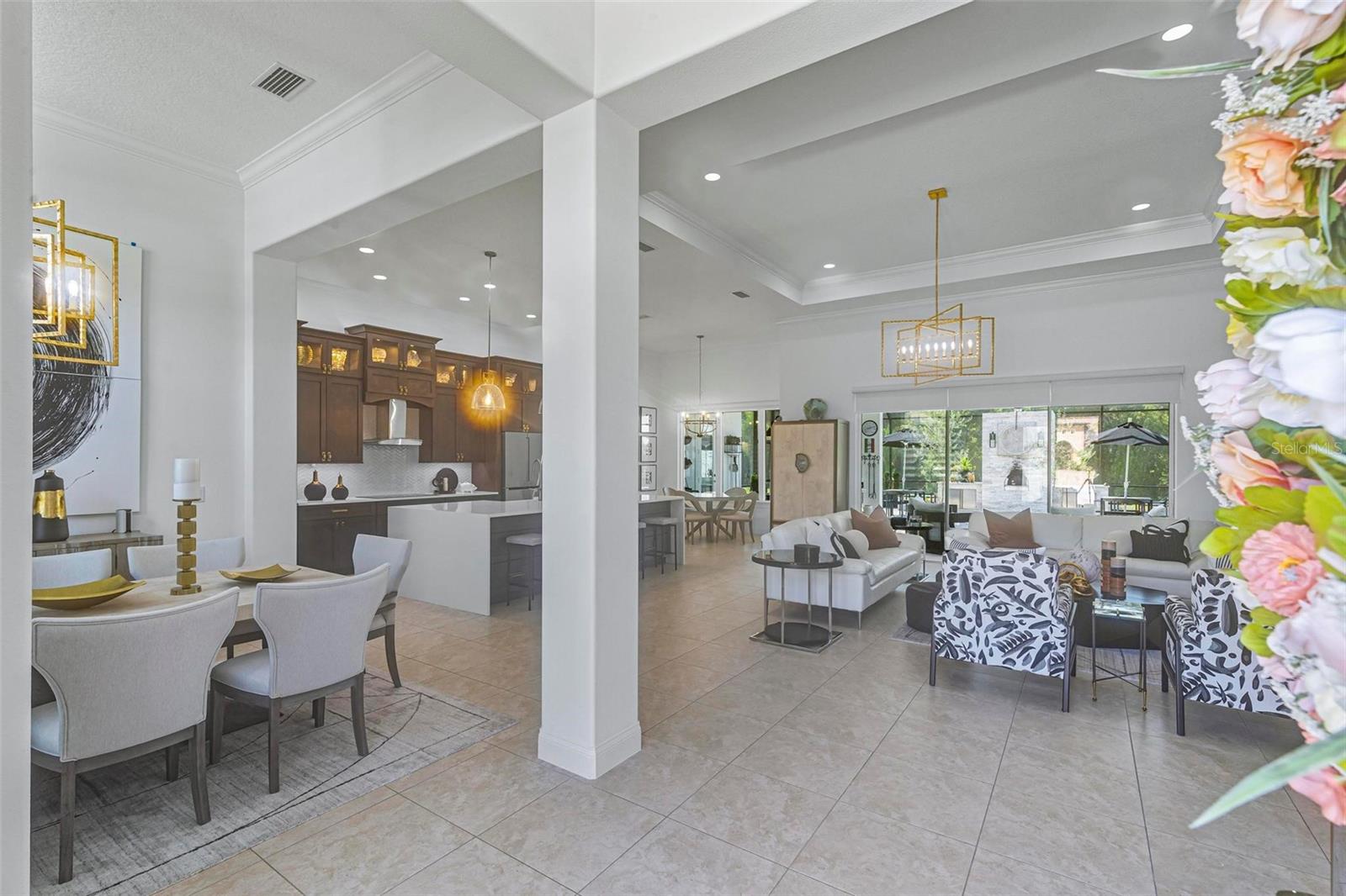 Image 9 of 91 For 215 Willow Oak Way