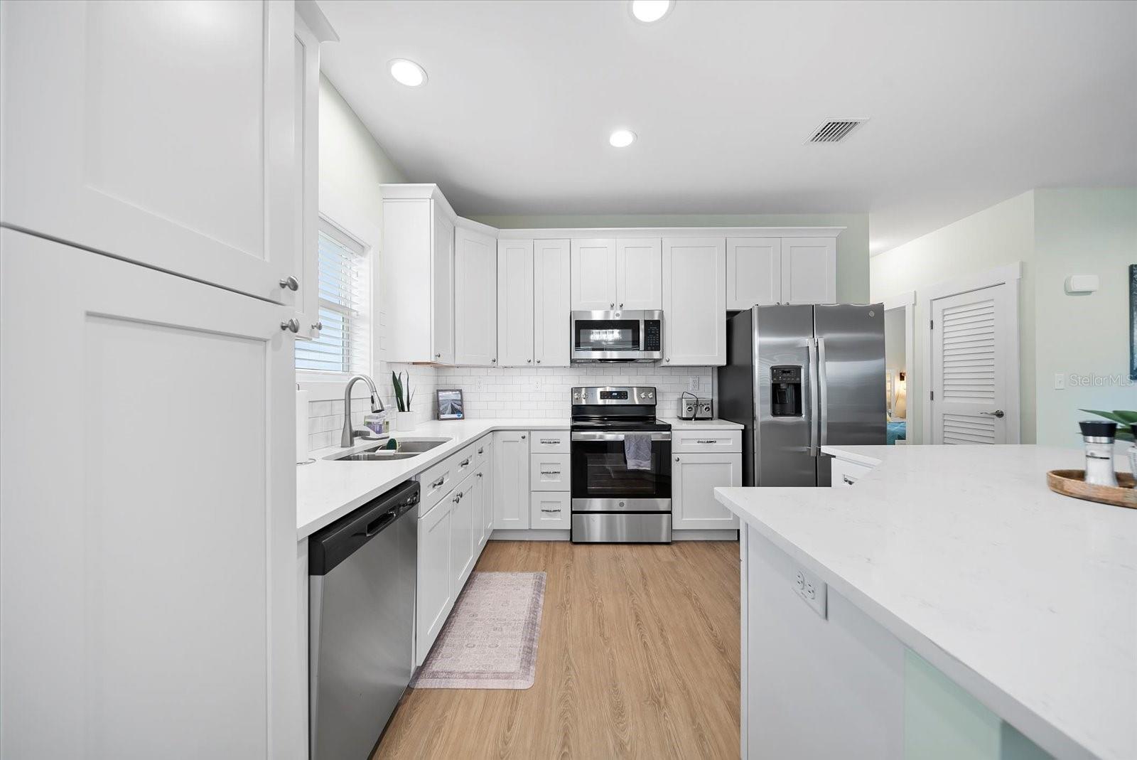 Image 12 of 30 For 613 23rd Street