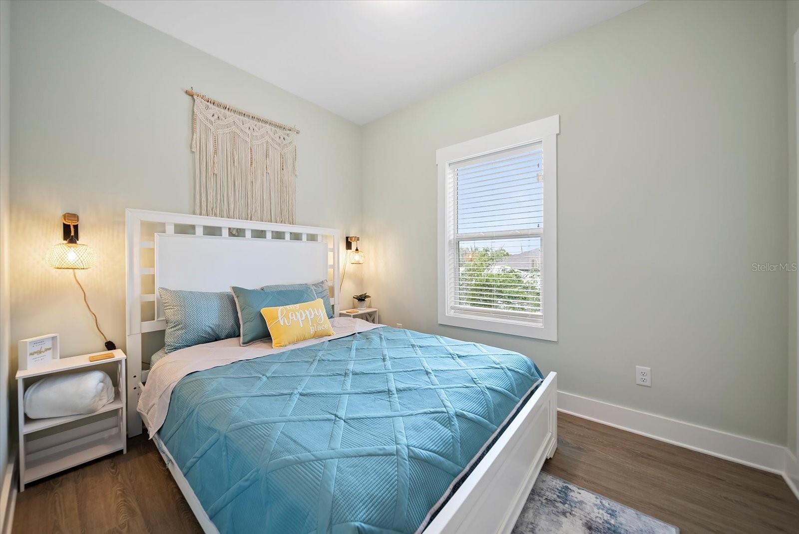 Image 18 of 30 For 613 23rd Street