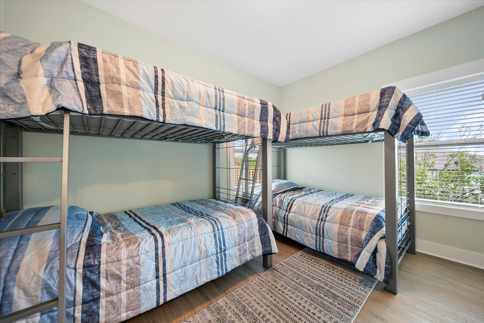 Image 20 of 30 For 613 23rd Street