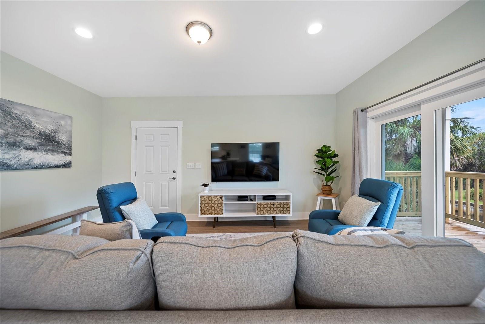 Image 6 of 30 For 613 23rd Street
