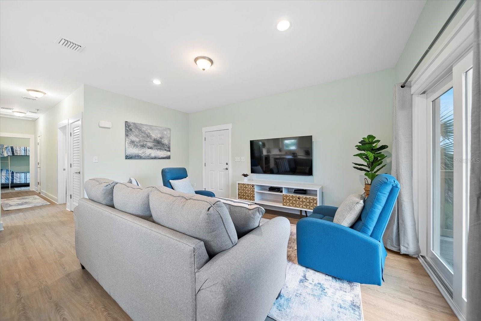 Image 7 of 30 For 613 23rd Street