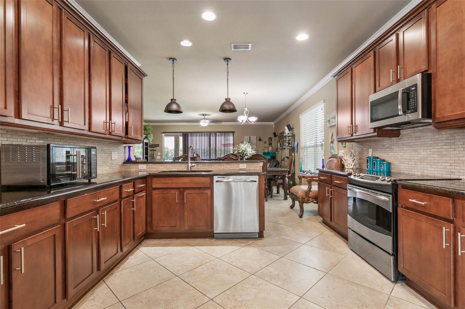 Image 16 of 69 For 6 Black Pine Way