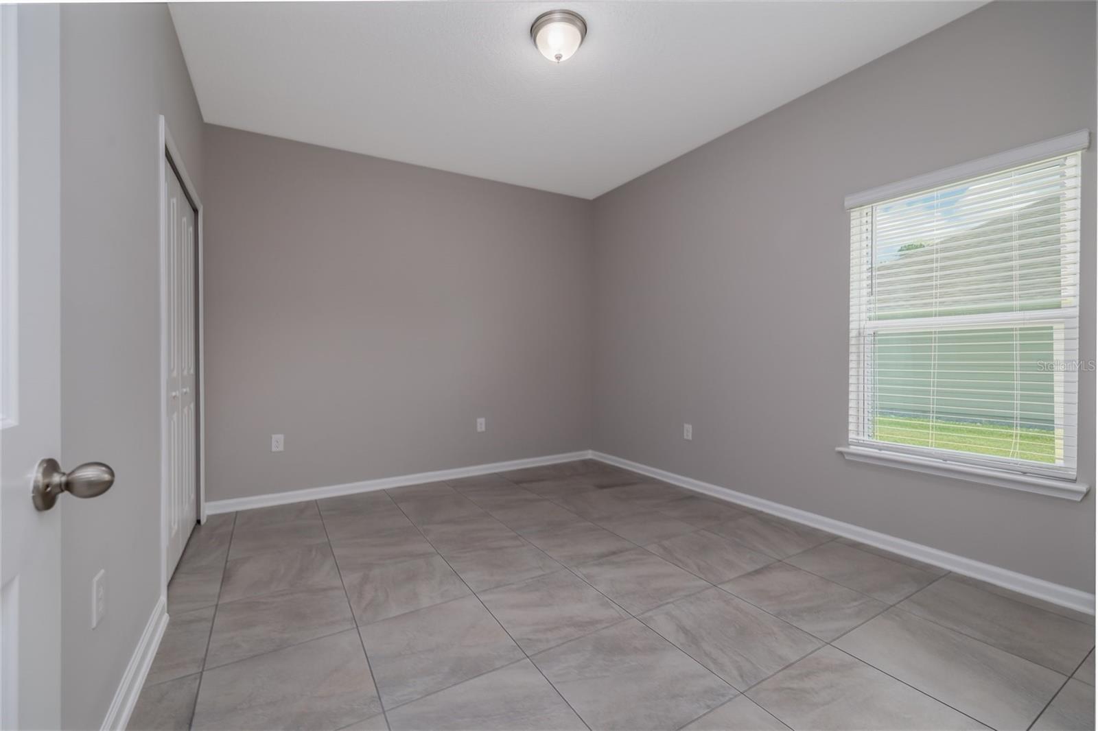 Image 31 of 41 For 32 Ashford Lakes Drive