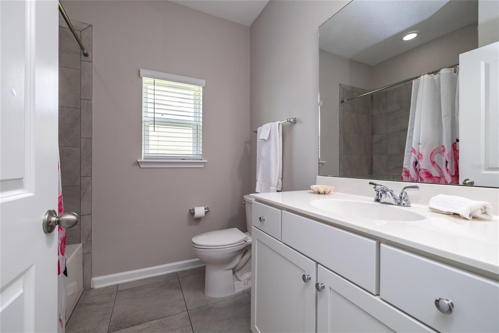 Image 32 of 41 For 32 Ashford Lakes Drive