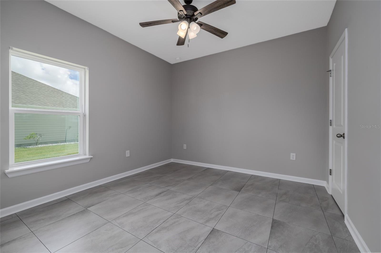 Image 33 of 41 For 32 Ashford Lakes Drive
