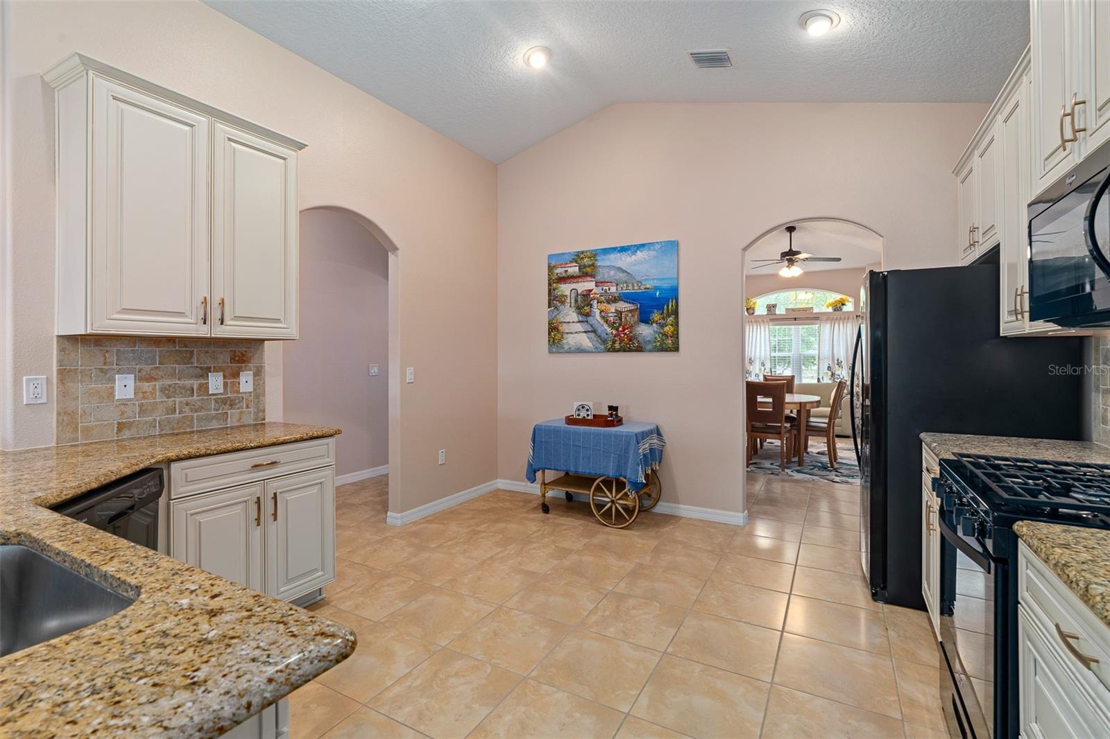 Image 18 of 47 For 118 Park Place Circle