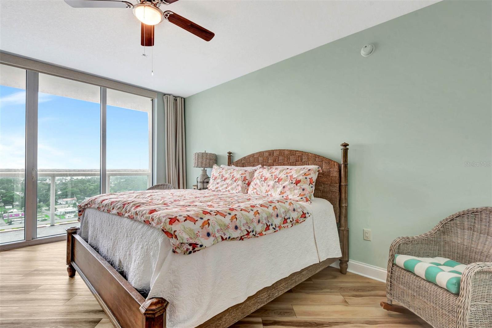 Image 14 of 44 For 241 Riverside Drive 1209