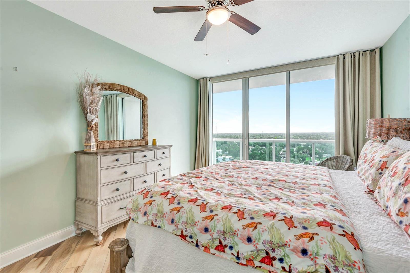 Image 16 of 44 For 241 Riverside Drive 1209