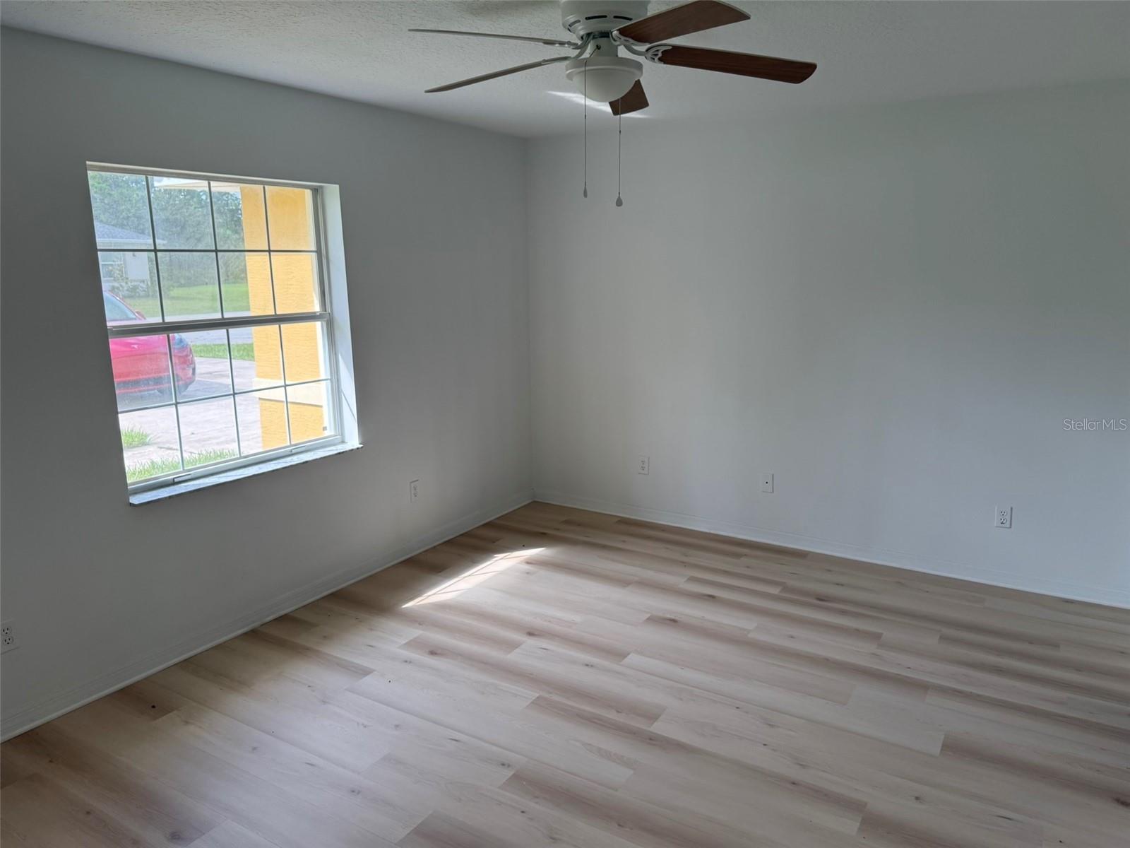 Image 13 of 21 For 6 Prince Manfred Place