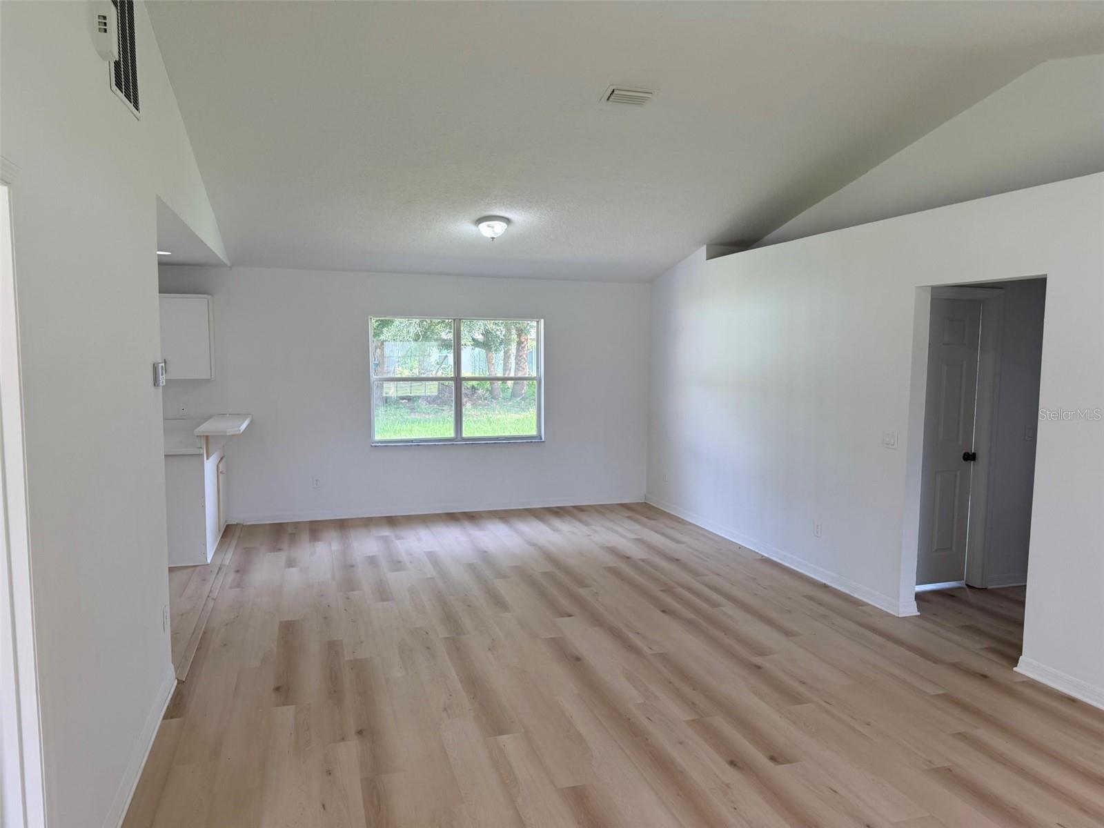 Image 3 of 21 For 6 Prince Manfred Place