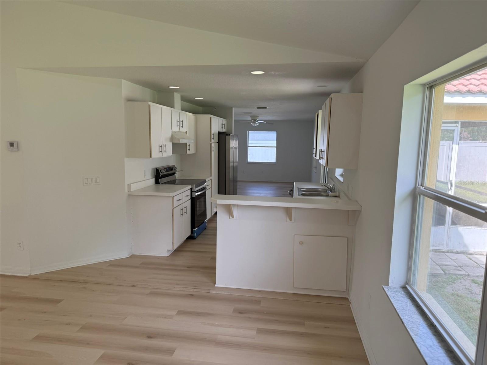 Image 5 of 21 For 6 Prince Manfred Place
