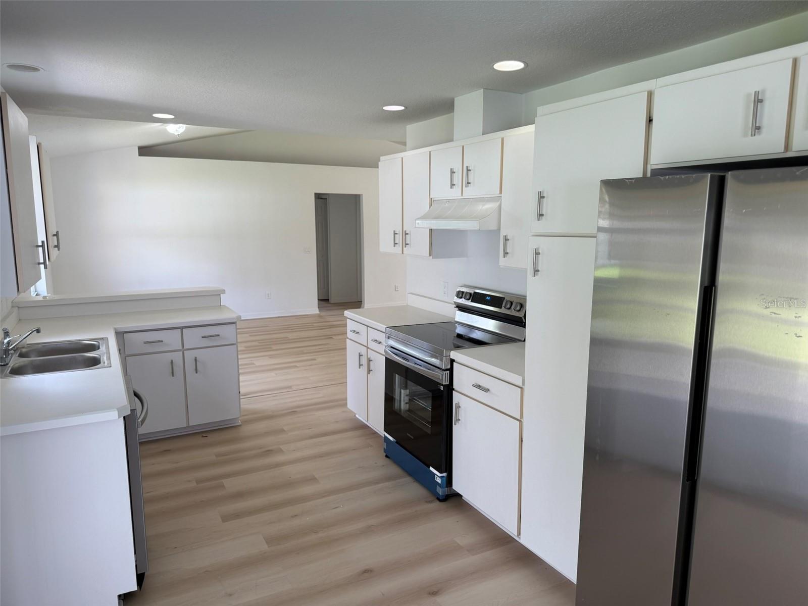 Image 6 of 21 For 6 Prince Manfred Place