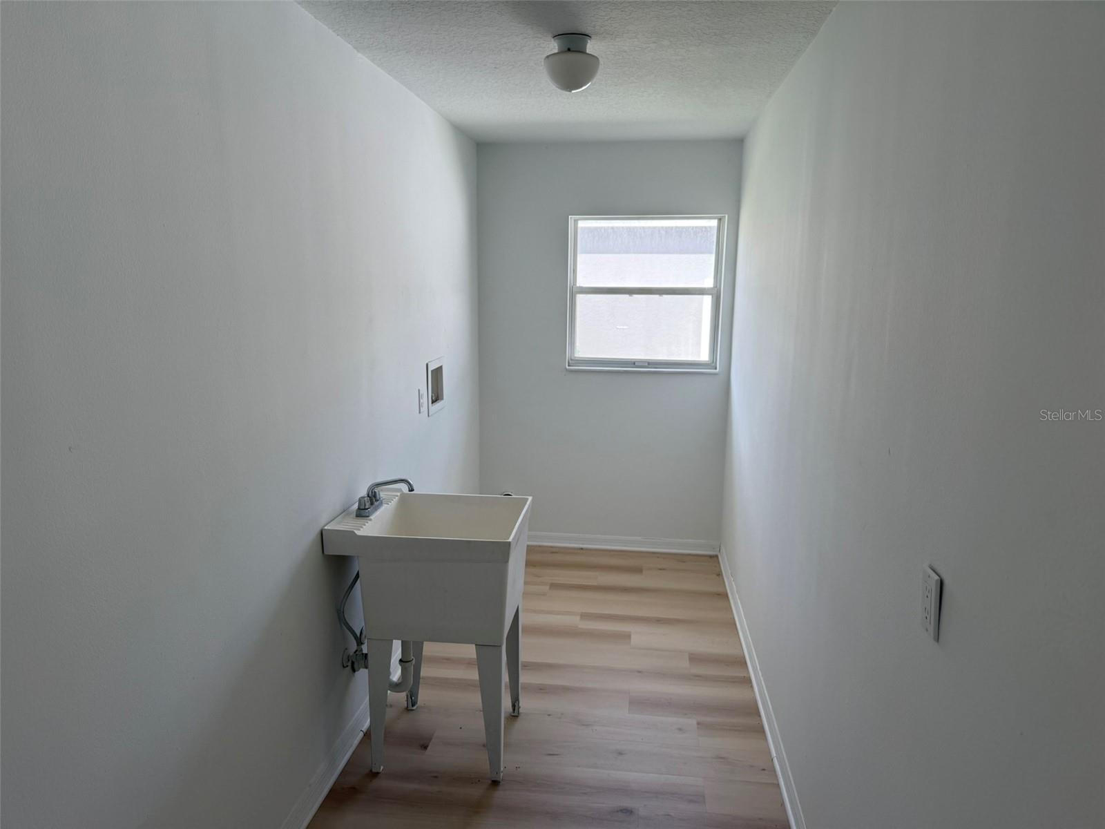 Image 8 of 21 For 6 Prince Manfred Place