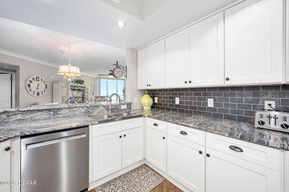 Image 17 of 54 For 231 Riverside Drive 1507-1