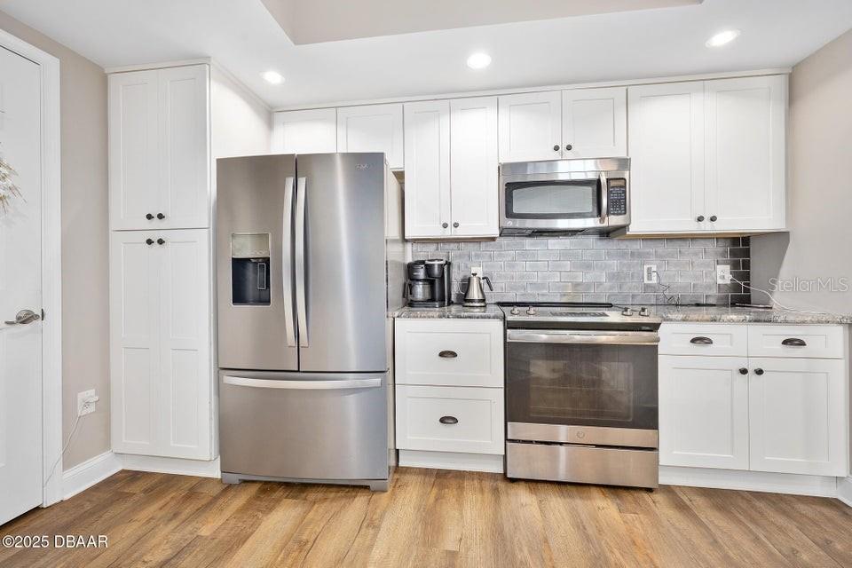 Image 18 of 54 For 231 Riverside Drive 1507-1