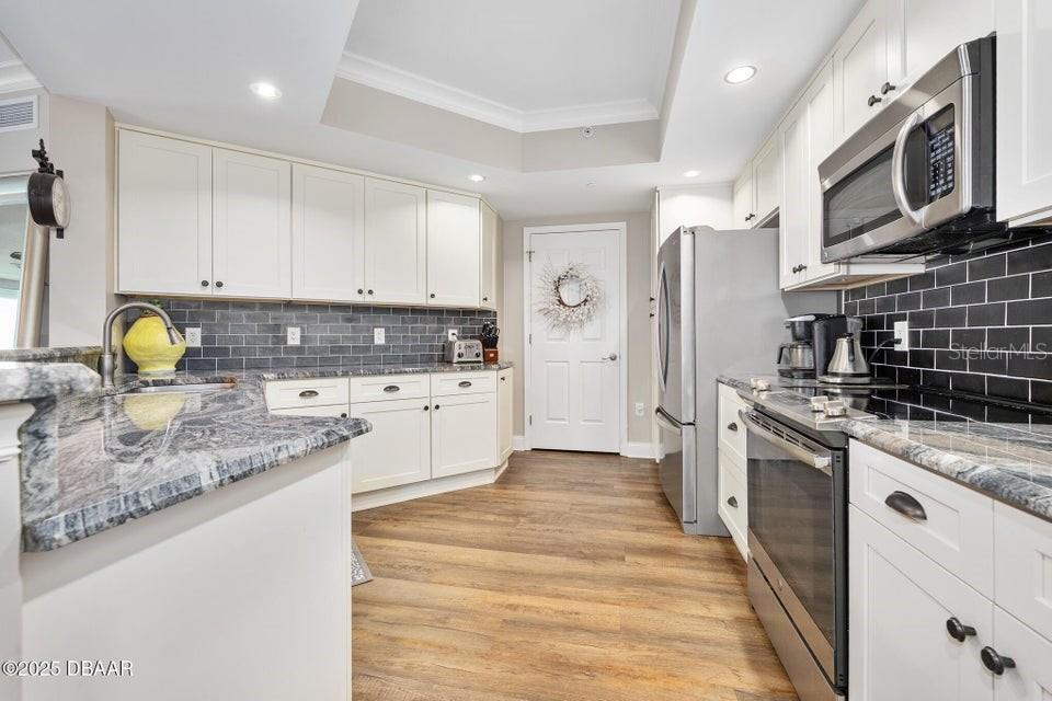 Image 4 of 54 For 231 Riverside Drive 1507-1