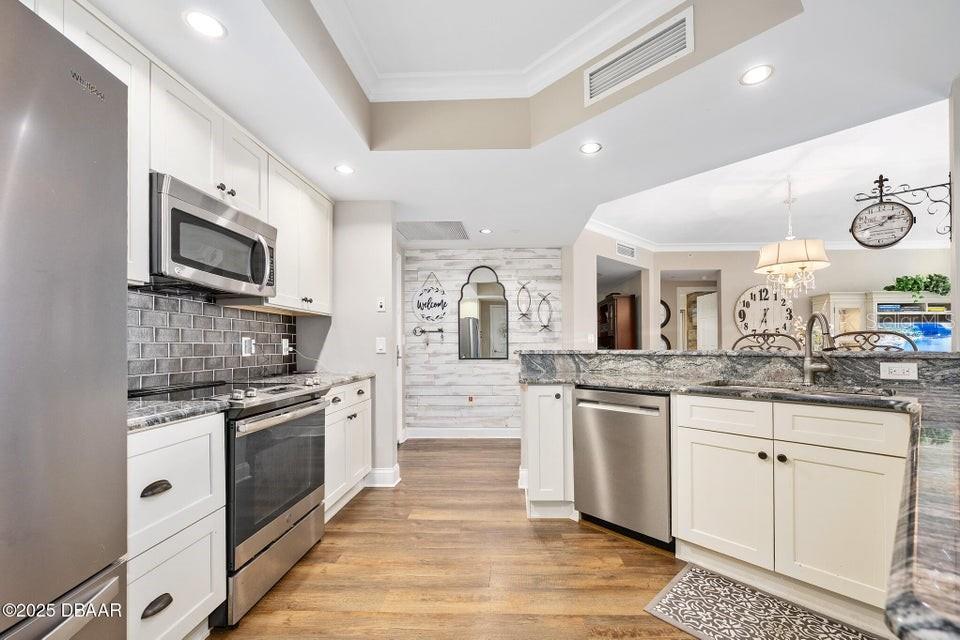 Image 5 of 54 For 231 Riverside Drive 1507-1