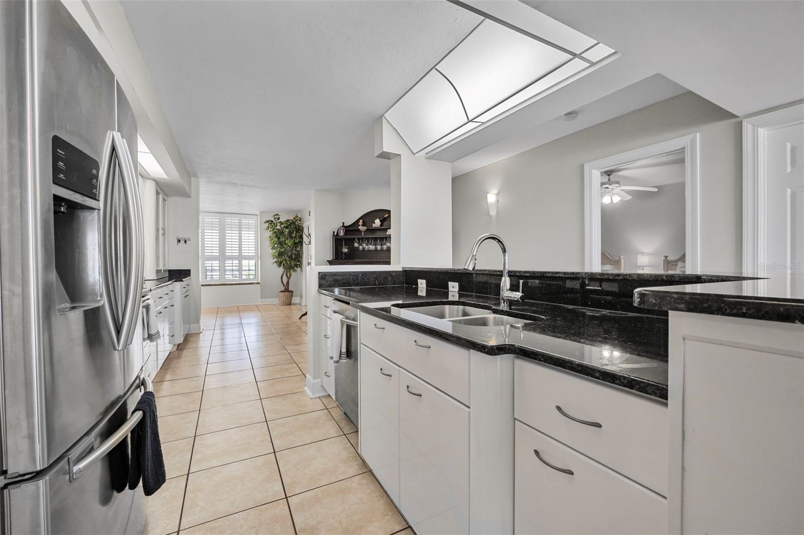 Image 14 of 46 For 4575 Atlantic Avenue 6205