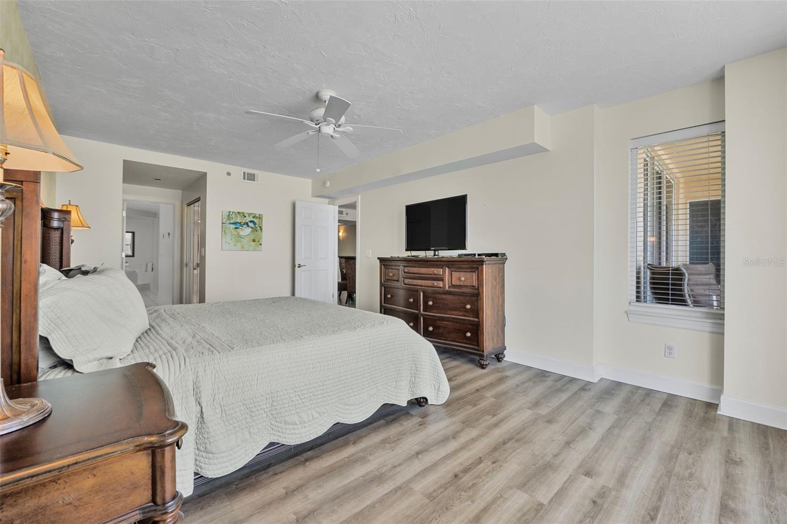 Image 25 of 46 For 4575 Atlantic Avenue 6205