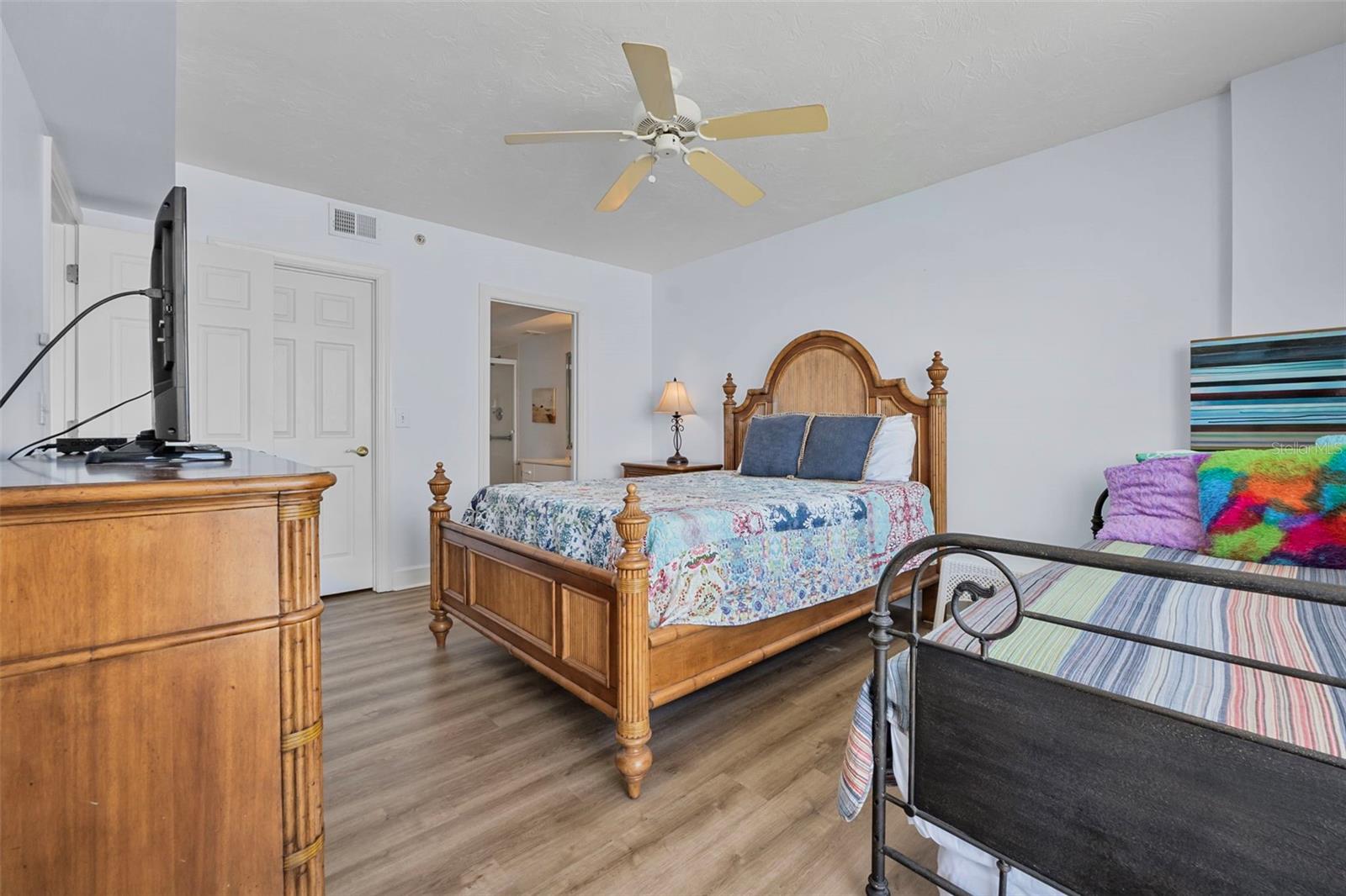 Image 31 of 46 For 4575 Atlantic Avenue 6205