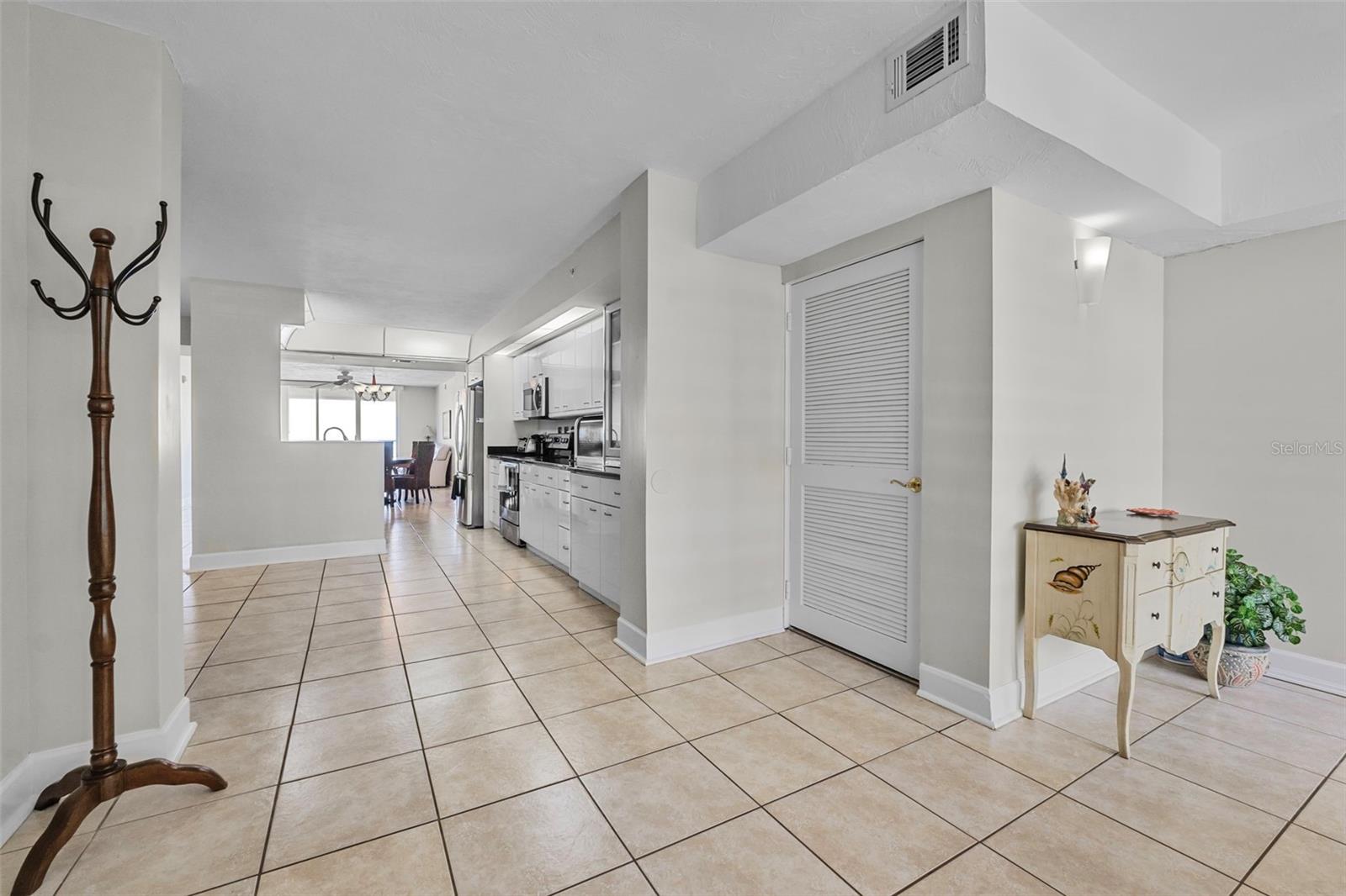 Image 8 of 46 For 4575 Atlantic Avenue 6205