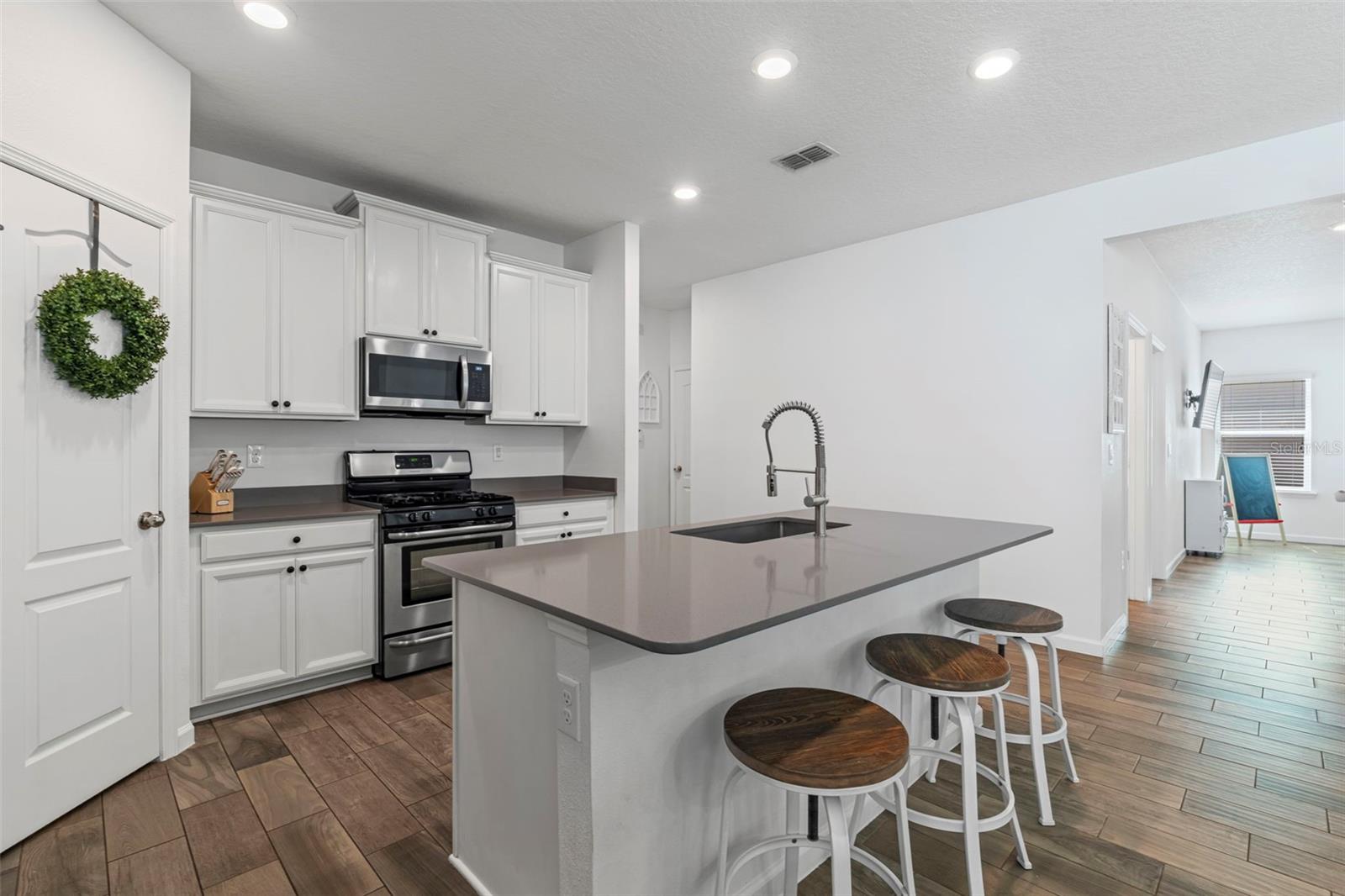 Image 10 of 63 For 250 King George Avenue