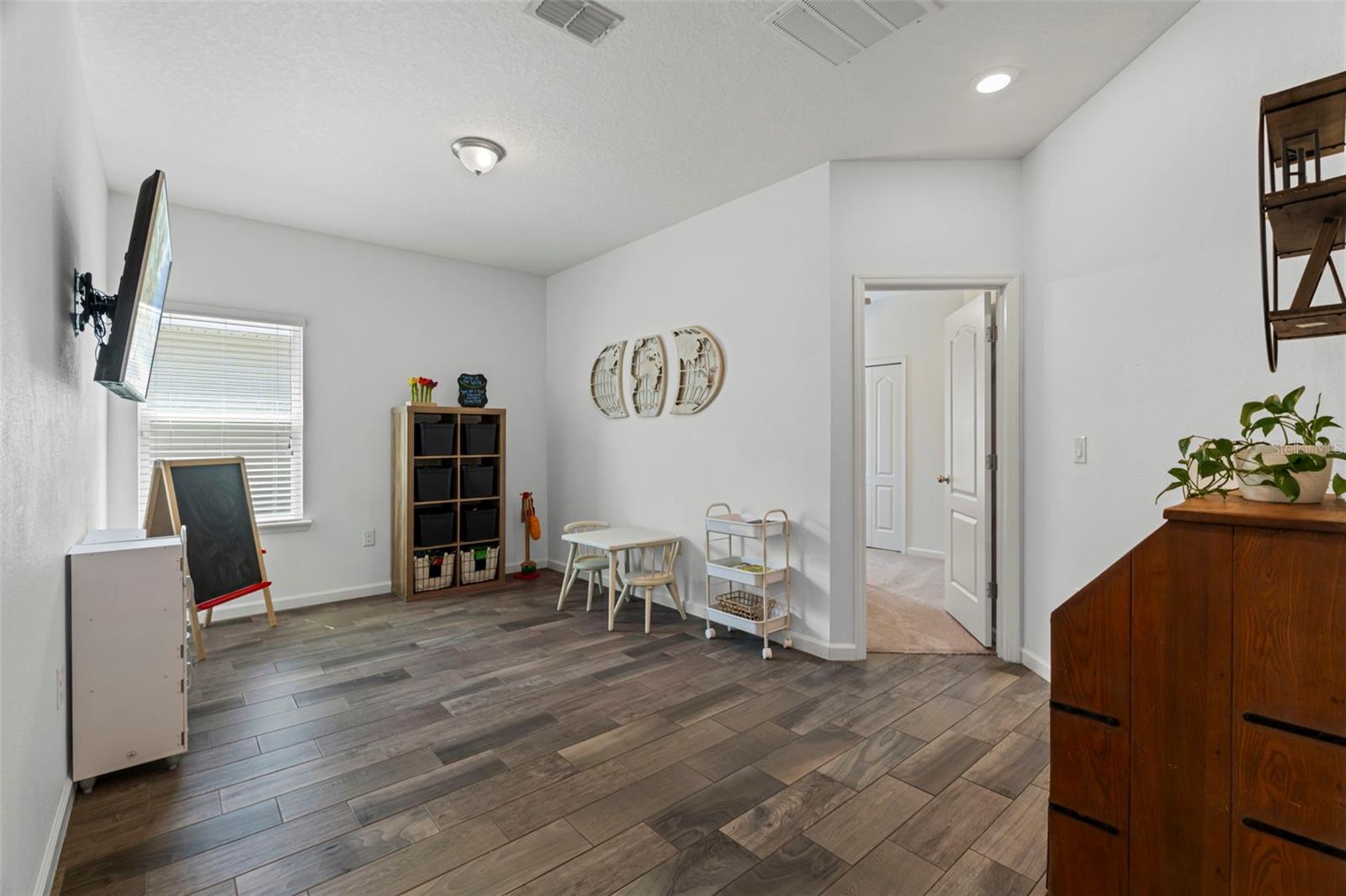 Image 30 of 63 For 250 King George Avenue