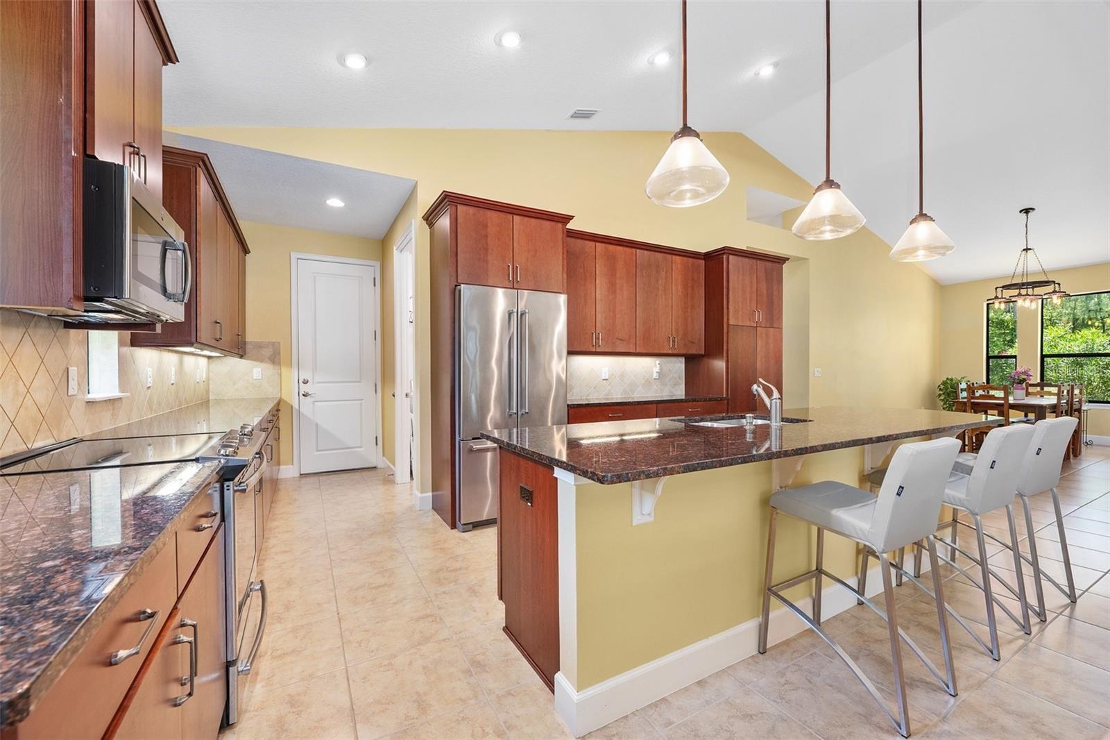 Image 10 of 43 For 27 Bay Court