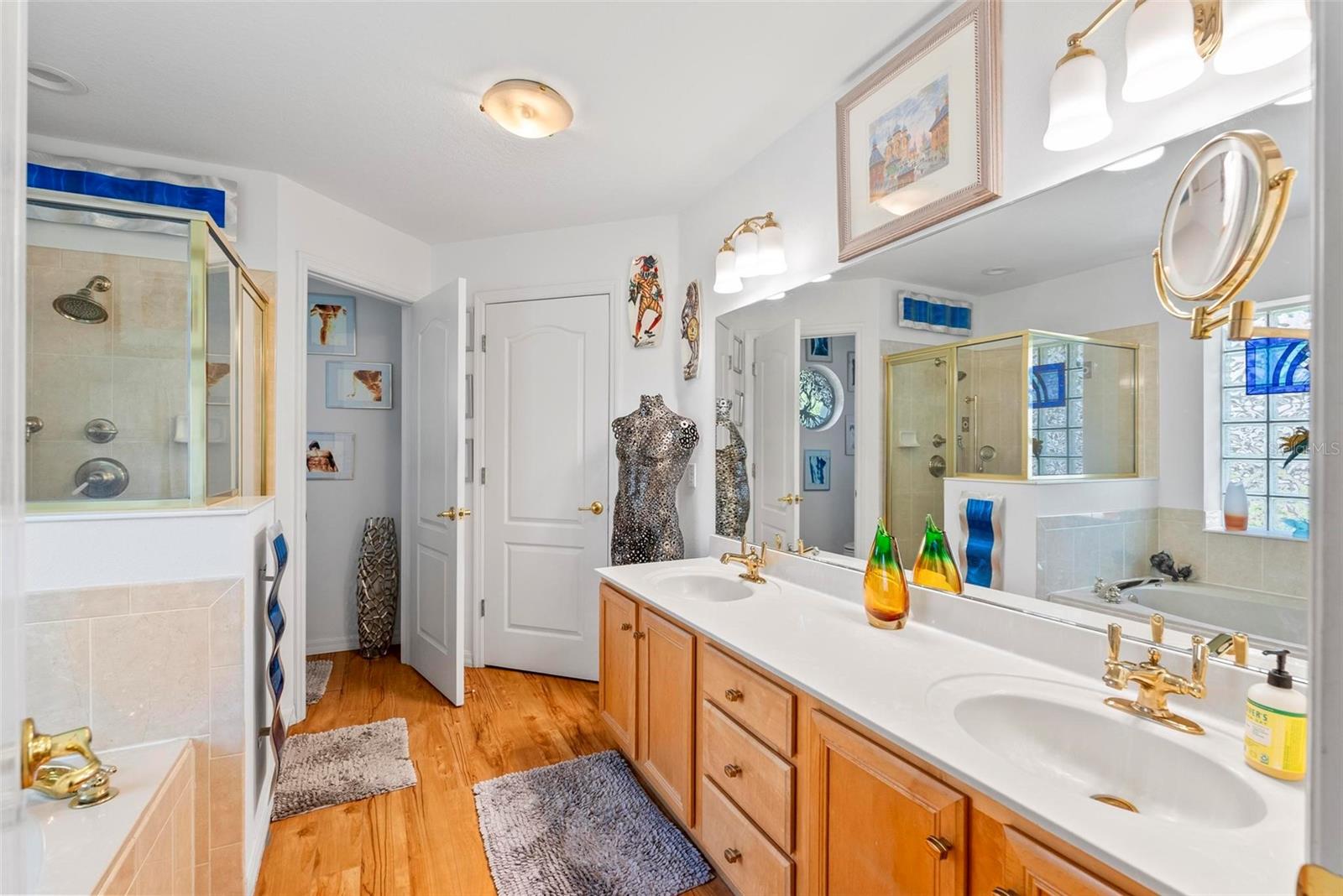 Image 20 of 68 For 646 Hand Avenue