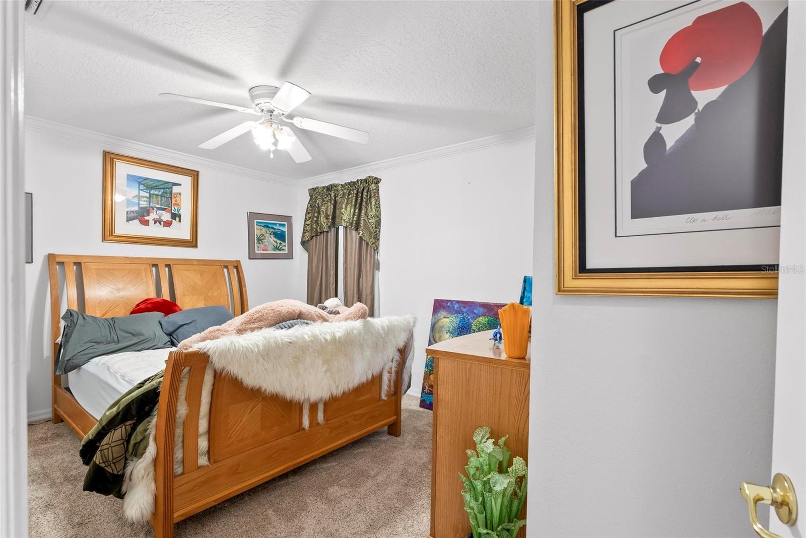 Image 40 of 68 For 646 Hand Avenue