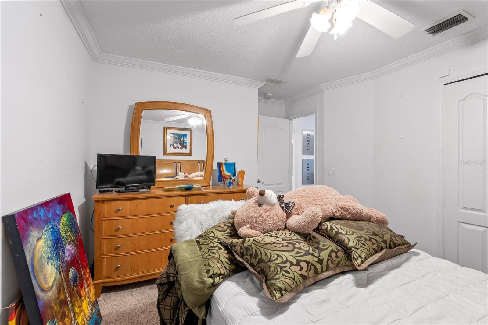 Image 41 of 68 For 646 Hand Avenue