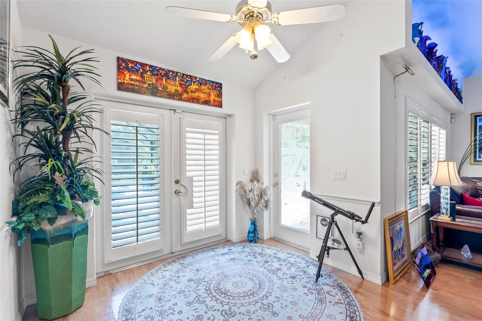 Image 42 of 68 For 646 Hand Avenue