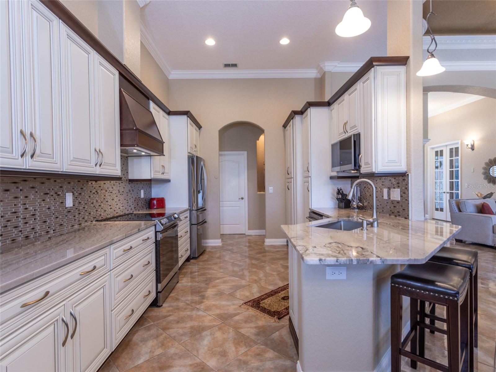 Image 18 of 47 For 54 Longview Way N