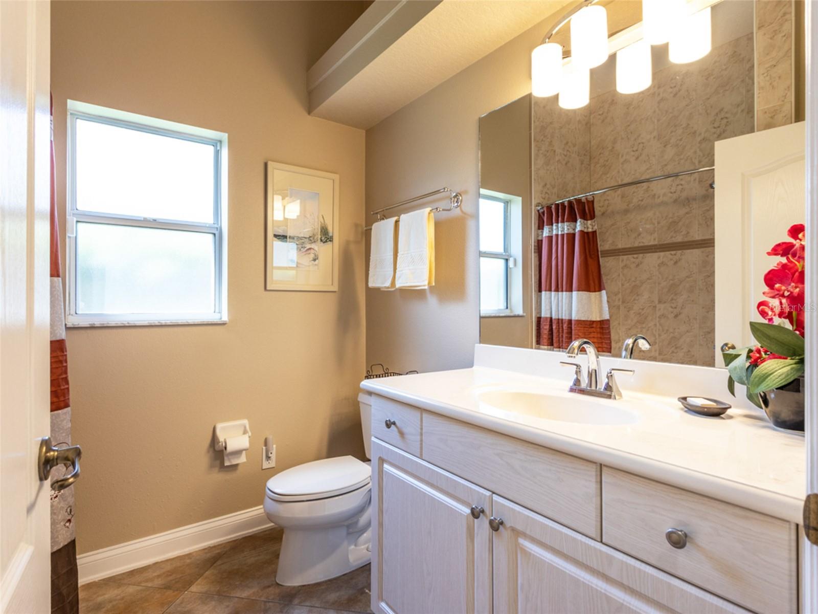 Image 37 of 47 For 54 Longview Way N