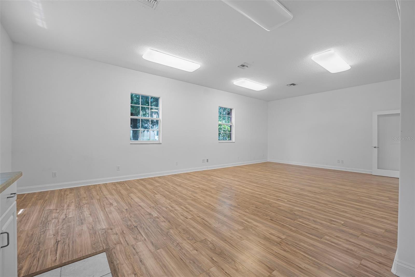 Image 5 of 8 For 2 Armand Beach Drive 1b