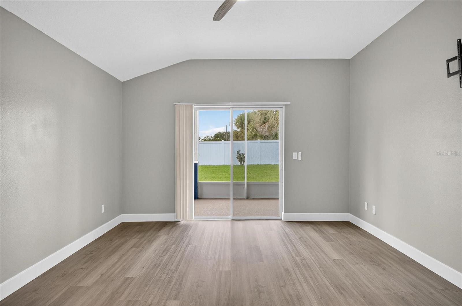Image 33 of 63 For 37 Burnside Drive