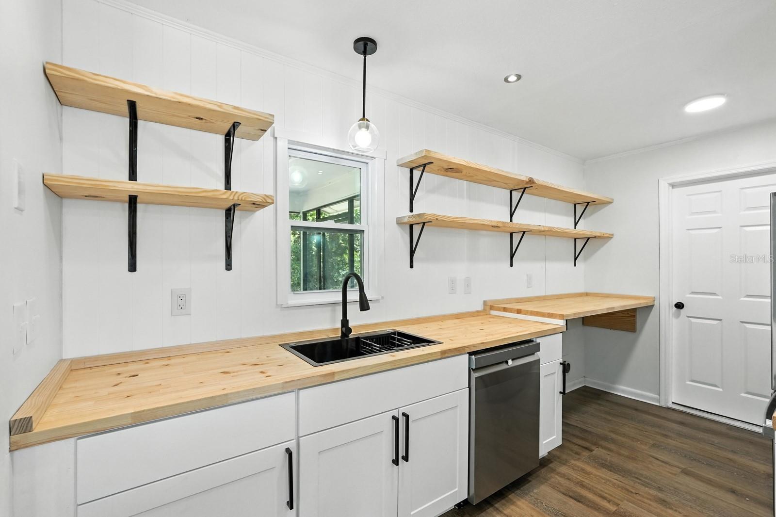 Image 11 of 23 For 362 Casuarina Circle