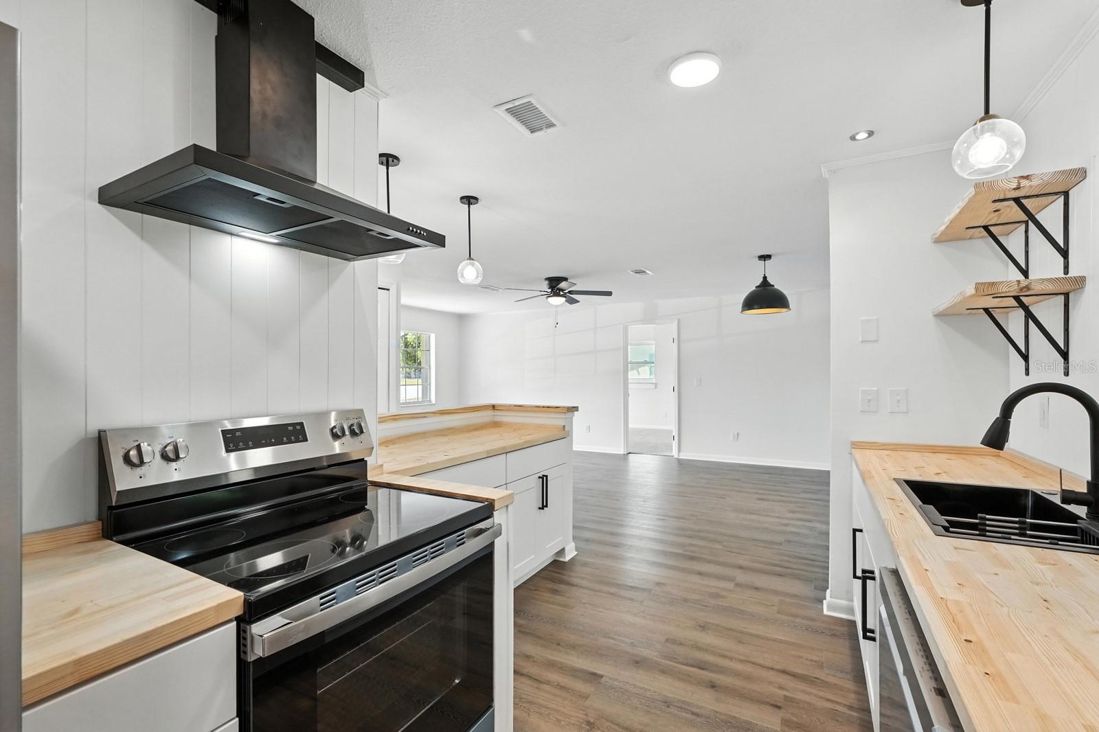 Image 5 of 23 For 362 Casuarina Circle