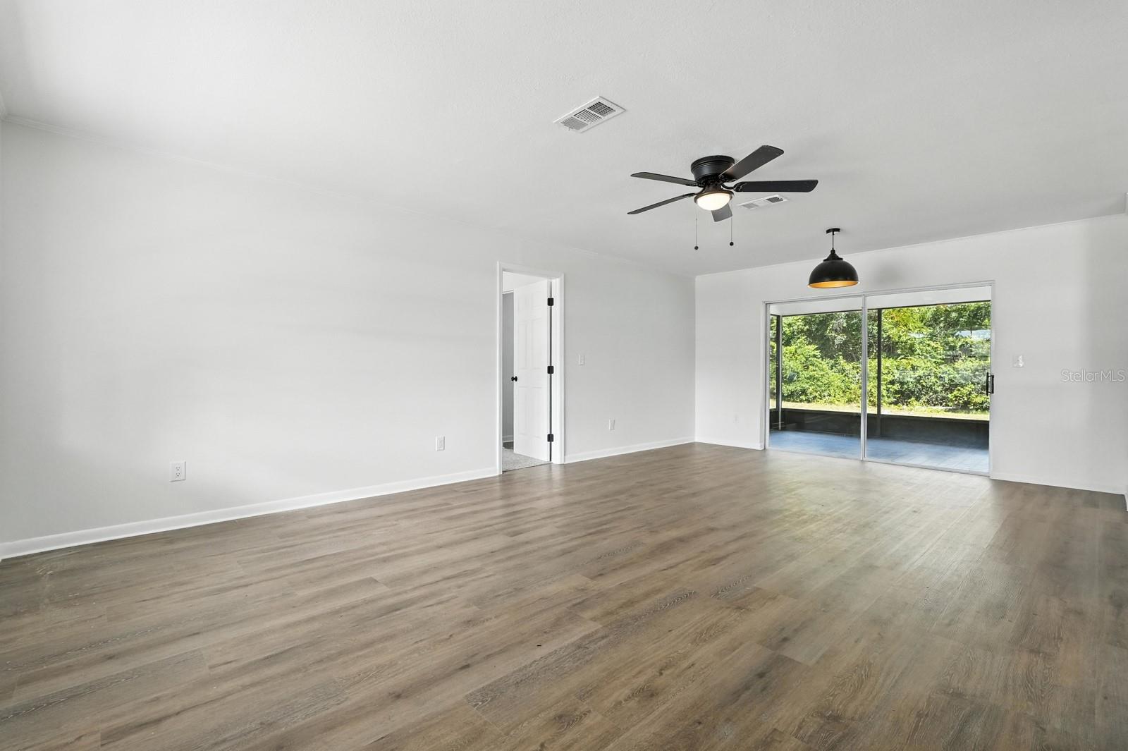 Image 8 of 23 For 362 Casuarina Circle