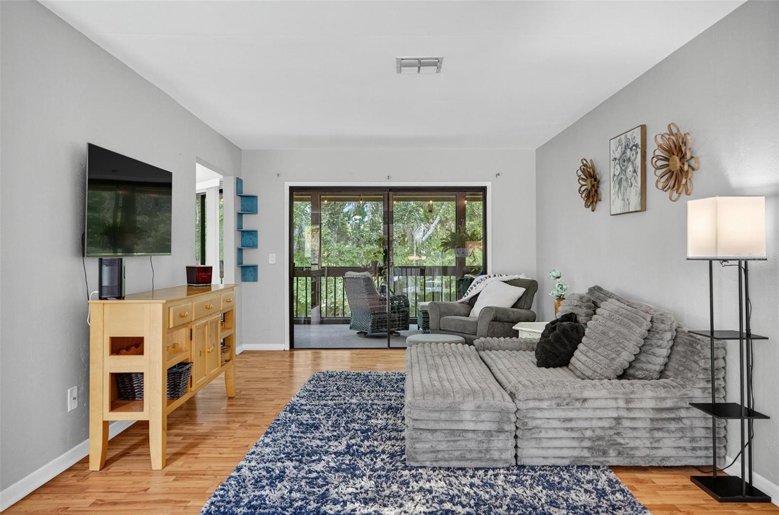 Image 10 of 59 For 8 Surrey Court 8