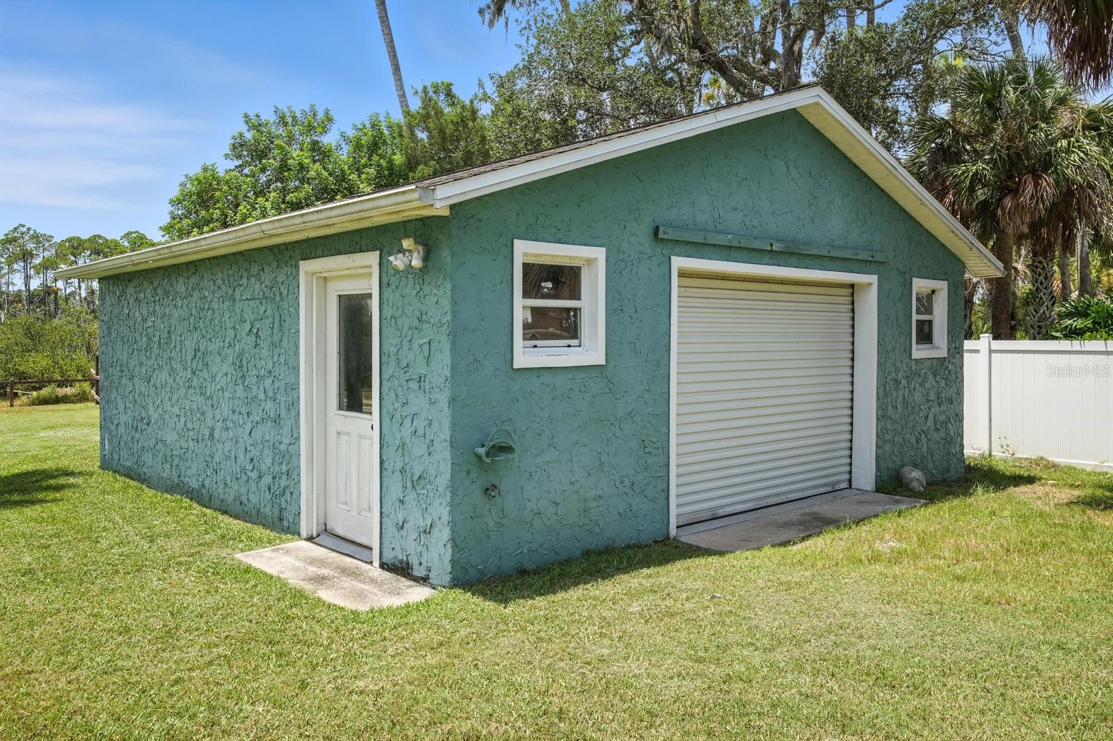 Image 45 of 57 For 905 Lambert Avenue