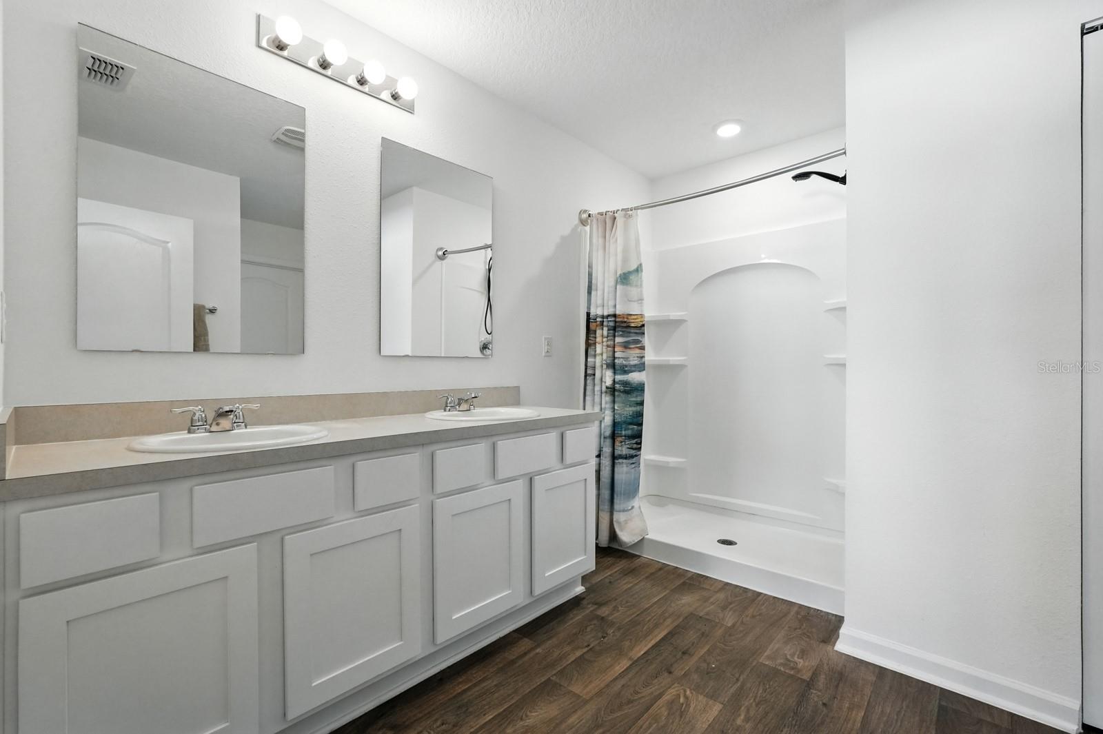 Image 24 of 65 For 21 Summerwood Road S