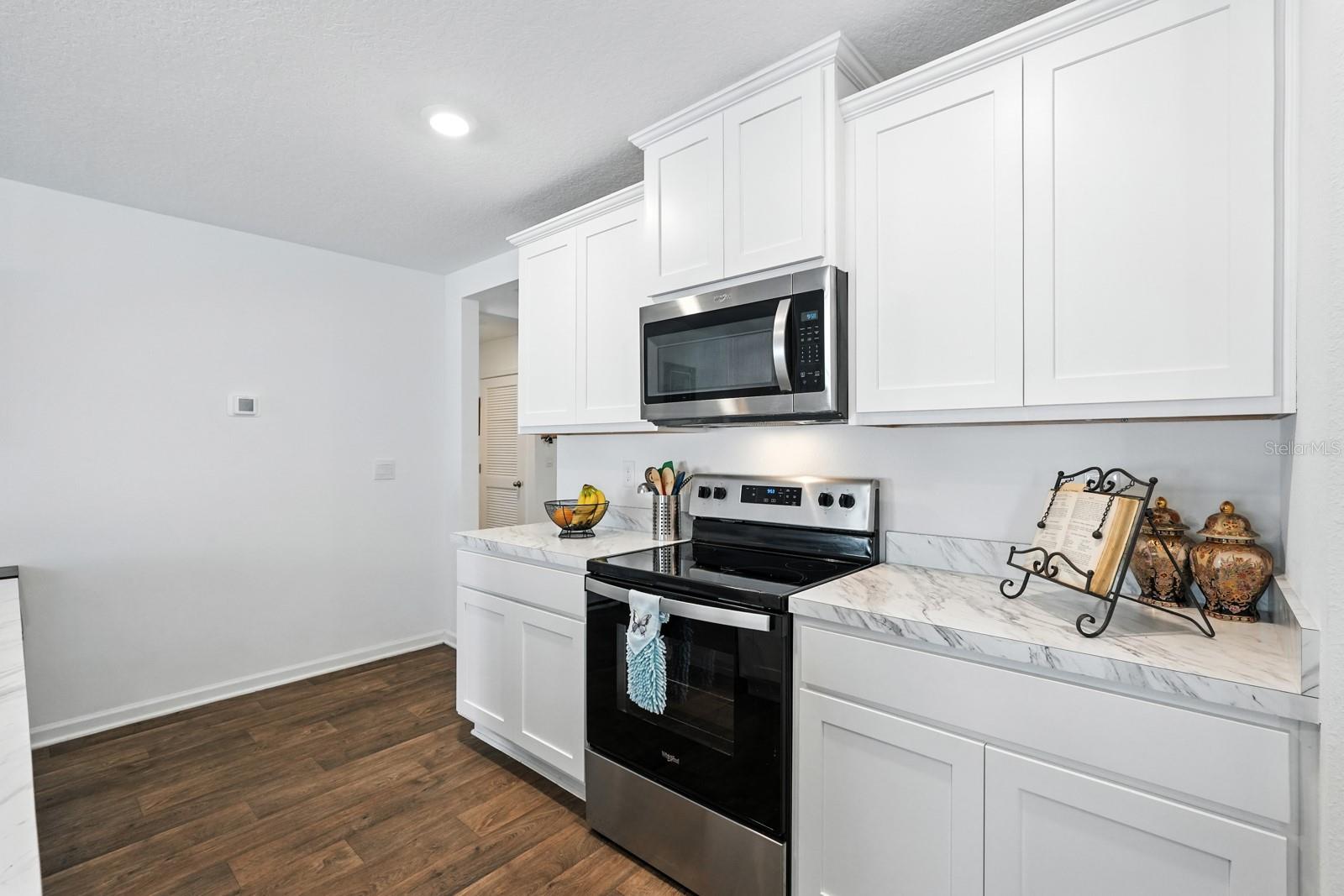 Image 26 of 65 For 21 Summerwood Road S