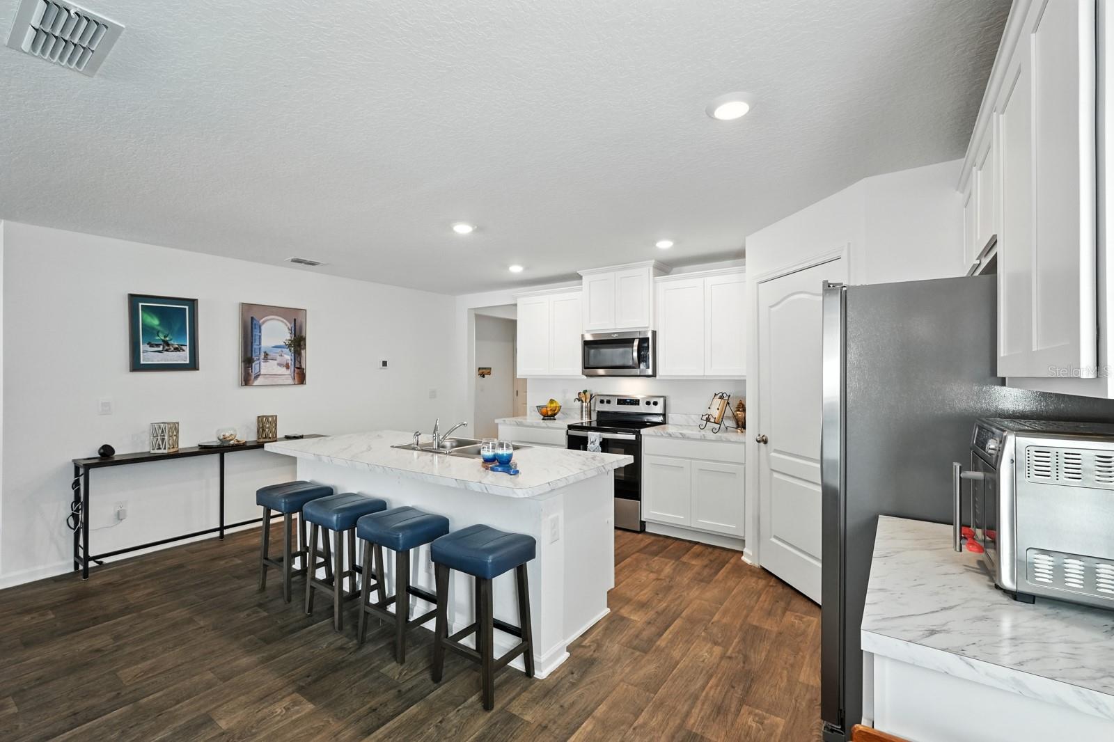 Image 7 of 65 For 21 Summerwood Road S