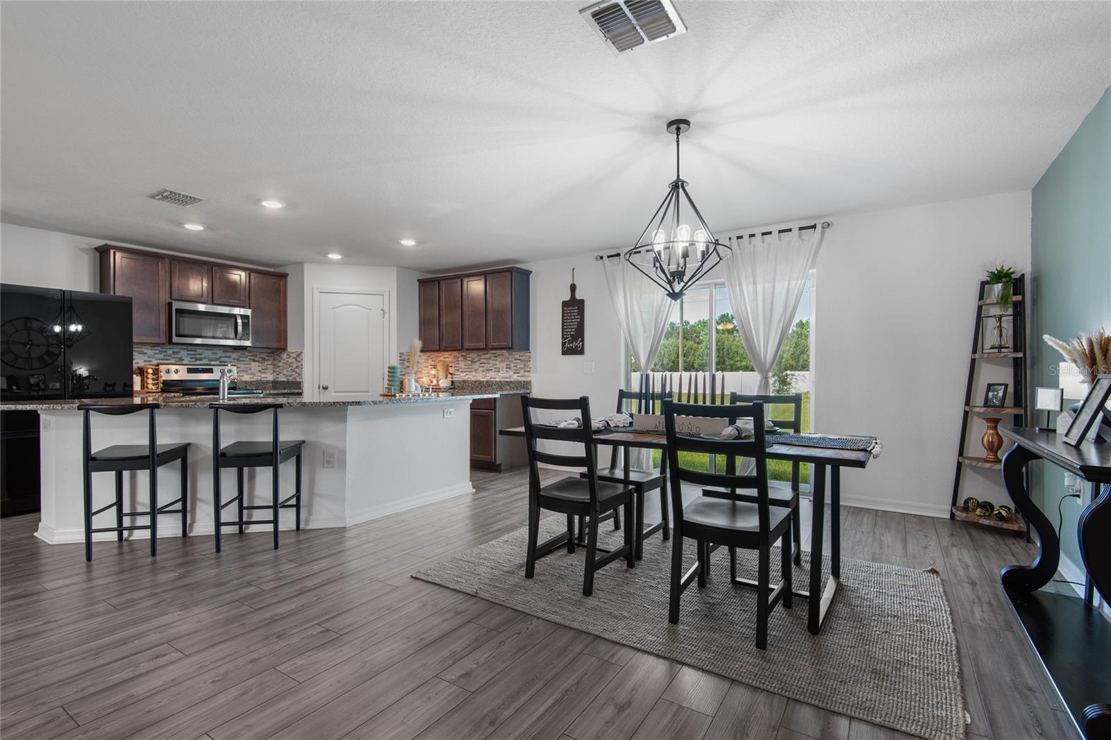 Image 14 of 47 For 5 Freeland Lane