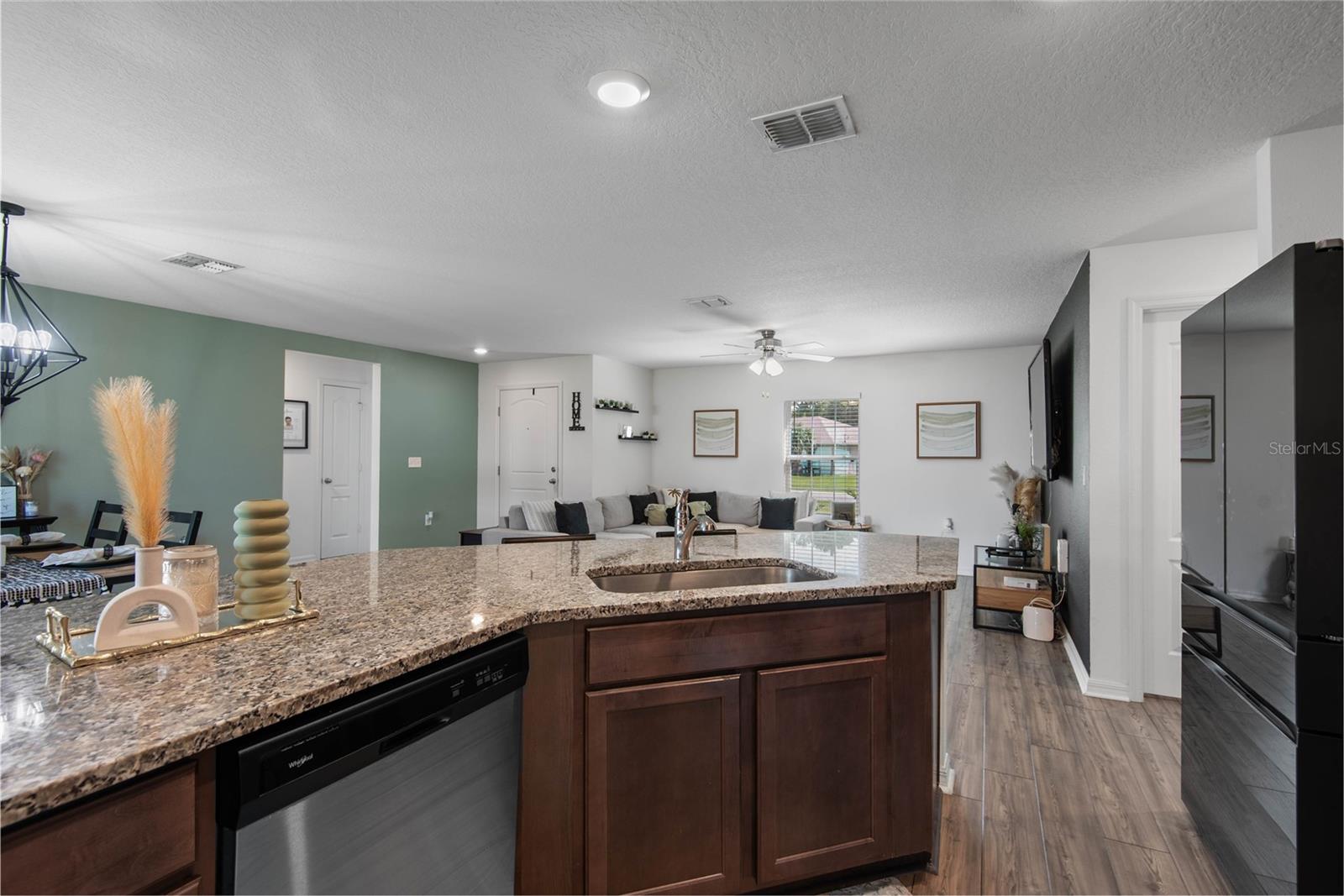 Image 17 of 47 For 5 Freeland Lane