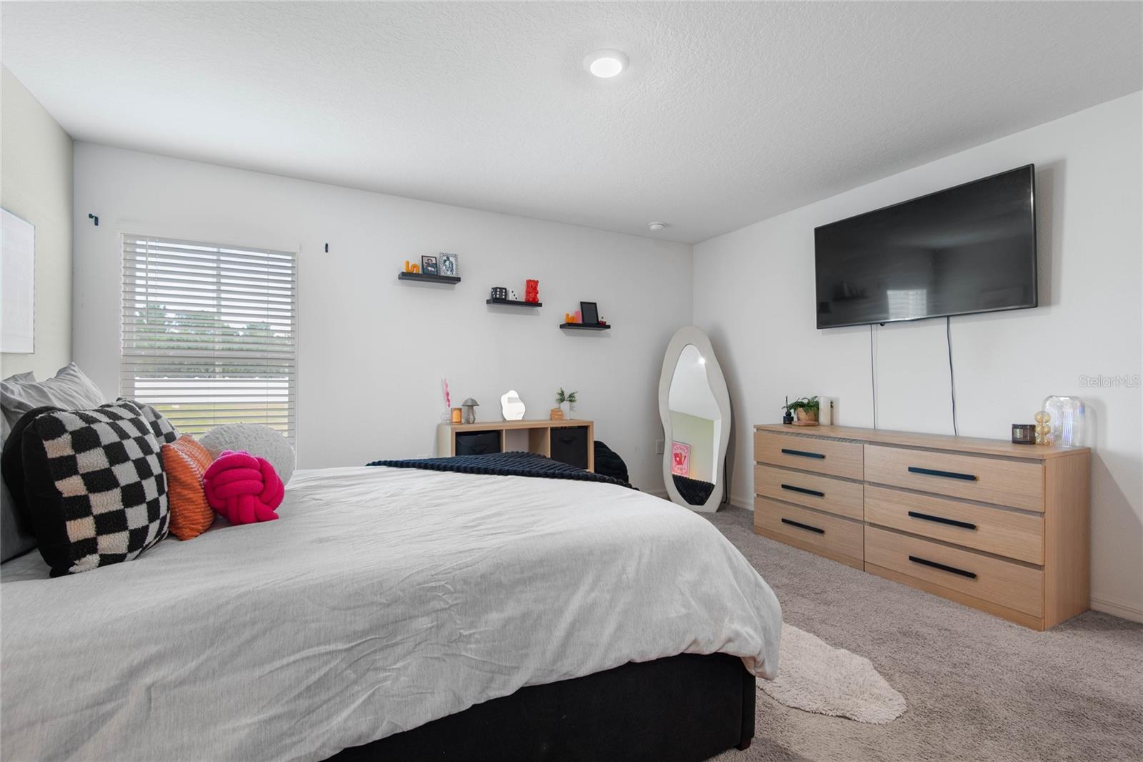 Image 21 of 47 For 5 Freeland Lane