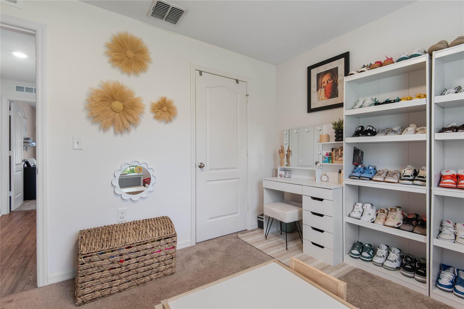 Image 28 of 47 For 5 Freeland Lane